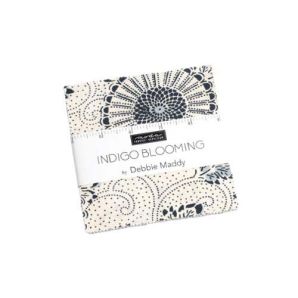 Charm Pack "Indigo Blooming" von Debbie Maddy / Moda